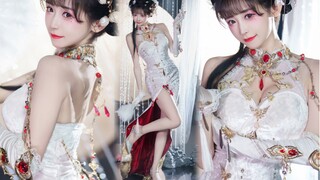 I heard that a woman's scent is strongest when she wears a cheongsam.