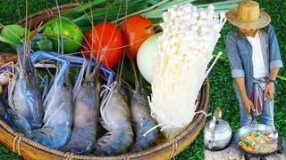 Cooking Tomyam Shrimp - Hot Tomyam shrimp seafood