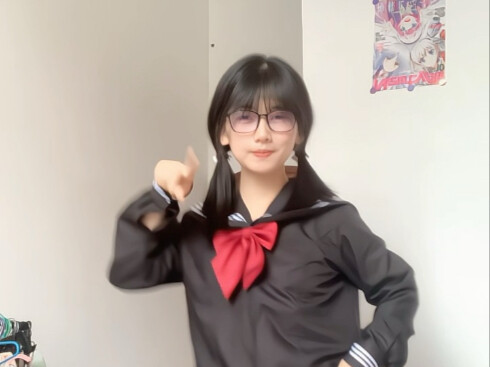 Hei, hei, hei? Minggir! Aku bosnya!!! ᕙ(⇀‸↼‵‵)ᕗ