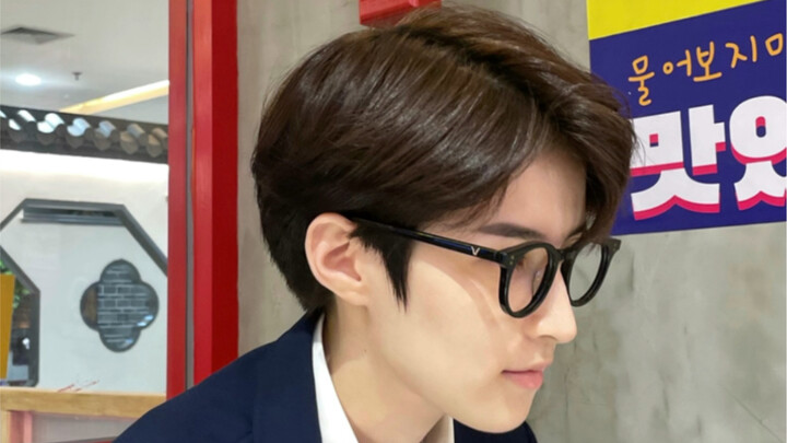 论一个短发女生戴了两年牙套的变化