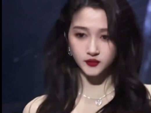 Delapan tahun Guan Xiaotong juga sudah delapan tahun! Mengapa harus selalu terbelenggu dalam bayang-