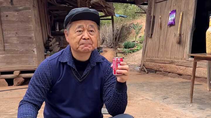 Grandpa’s letting you drink his favorite Wangzai Milk—will you come to love him now?