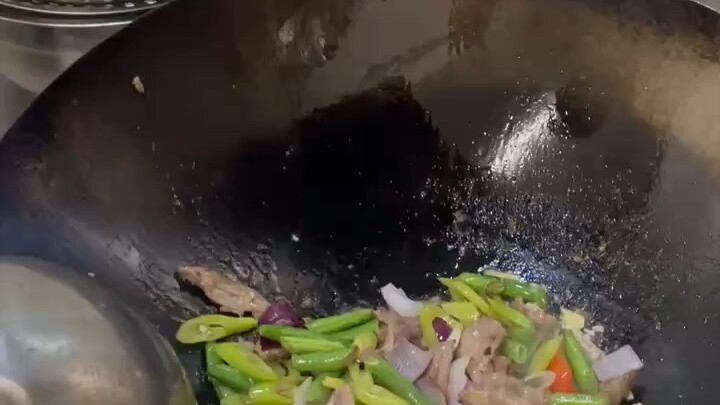 没有朋友永远18岁,但你有钱就永远有18岁的朋友