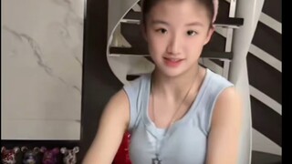 可爱萌妹子的即兴舞蹈 放了妍的果