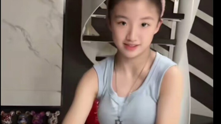 رقصة ارتجالية لفتاة لطيفة ومحبوبة، أطلقت يان جو