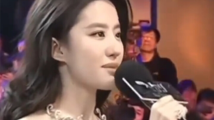 Đây là lý do tôi yêu Lưu Diệc Phi, cô ấy lúc nào cũng rất giàu cảm xúc và nhân hậu, luôn thấu hiểu n