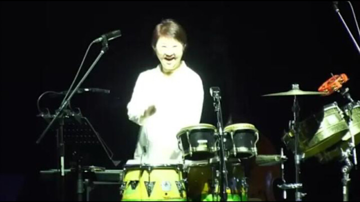 [Classic Throwback] Lu Xiuyan Playing the Drum