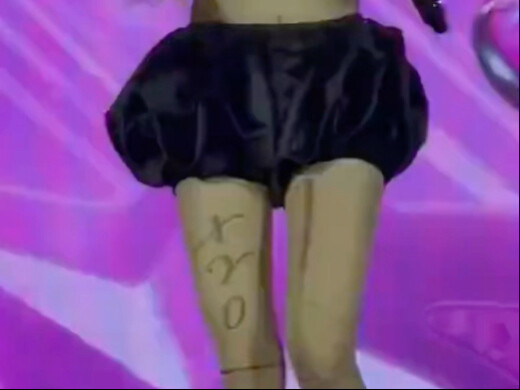 太有创意了，宁宁腿上居然是画的