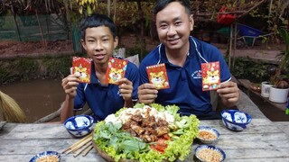 Sườn non khìa nước dừa bánh hỏi. Hôm nay ba anh em được lì xì - Bin Đen Miền Tây # 272