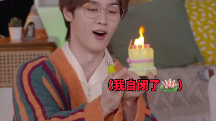 【WayV】Sự cố livestream huyền thoại do những món đồ lưu niệm kém chất lượng của bạn gây ra