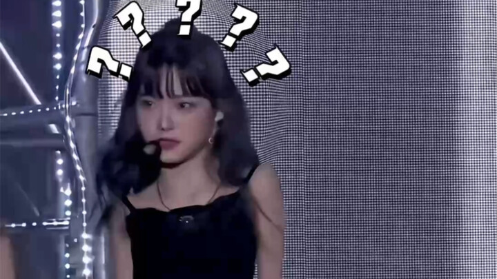 Hong Eun-chae almost fell over while pulling her clothes—haha, so cute!