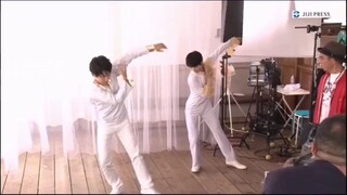 羽生结弦跳舞，比教他的老师跳的还好