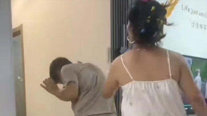 Người mẹ này có tố chất nghệ thuật rất cao đấy