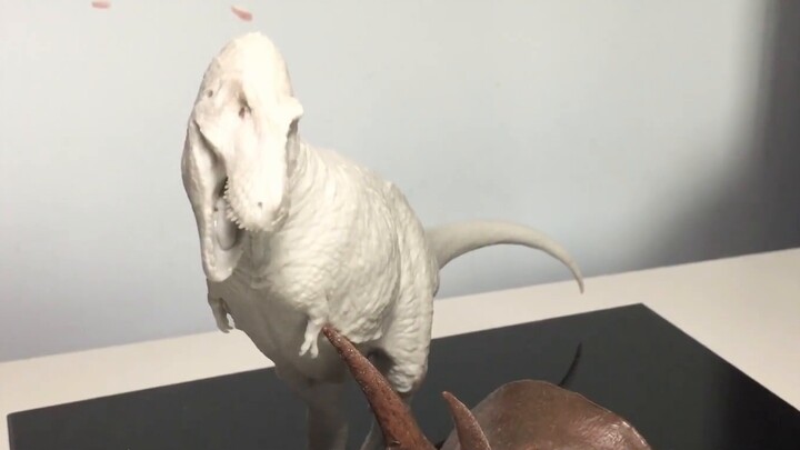 Life will find a way out, such as the model cabinet! Six model area UP collectively exposed the cabi