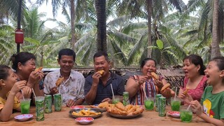 Cả Gia Đình Cười Té Ngửa với Màn Rao Bán Chuối Chiên Của Thím 8 Nổ | TKQ & Family T1001