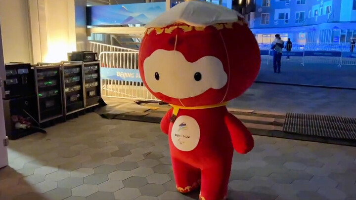 Xue Rongrong can really march in formation!