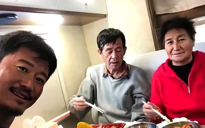Wu Jing's parents' home was robbed, and Wu Jing posted a message to warn the thief, which made peopl