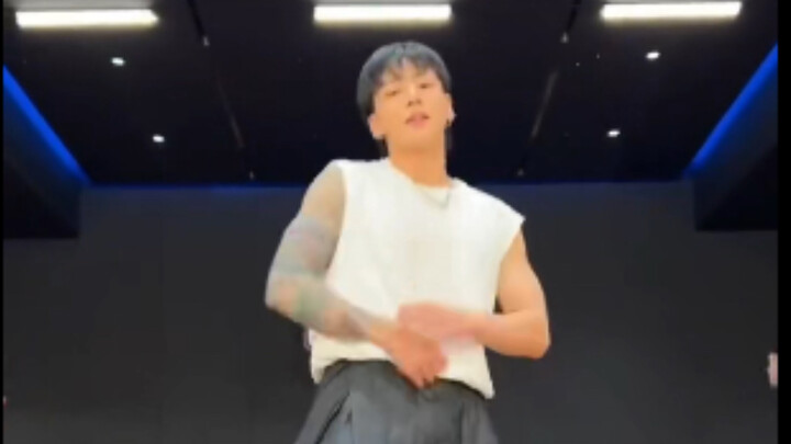 【田柾国】官方TK更新，“motion in 3D”~这发型这一身太好看了