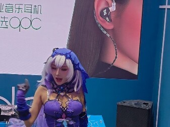 广州cicf漫展黑天鹅居然在打碟！
