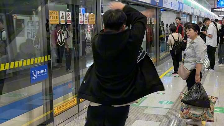 How to Ride the Subway with Elegance