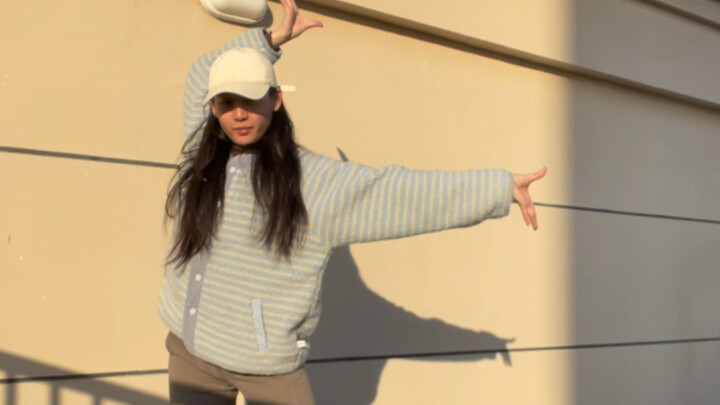 是的！红星的光芒定会照亮正片山谷！（谁能猜一下中间比大拇指那里说了什么呀～）