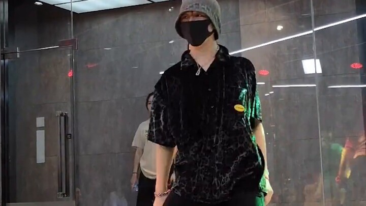มาเต้นเพลง "50 Feet" กันเถอะ! เพลงที่ดีควรคู่กับท่าเต้นเท่ๆ นะ 555