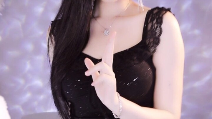 Aku orangnya sangat pemalu, kalau tidak percaya coba kamu cium aku sebentar, biar kubuktikan padamu 