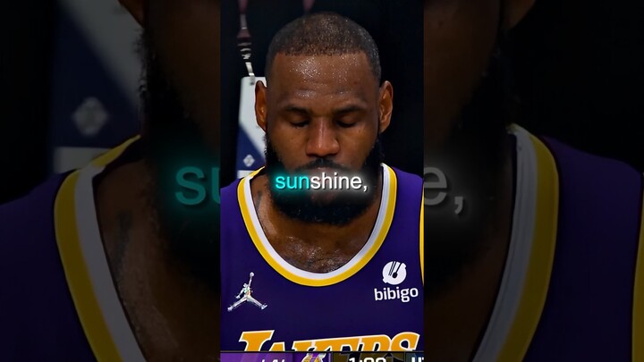 LeBron REACTS to Crowd Singing 'you are my sunshine' 🤣🌻