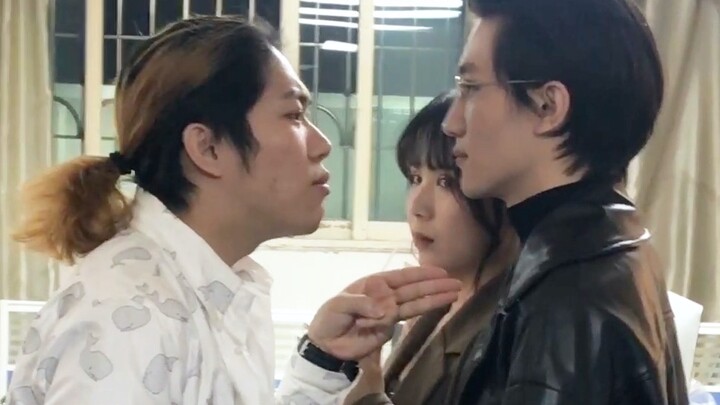 “ลูกศรเขียว” นั่นดูเหมือนกำลังจีบแฟนเธออยู่นะ