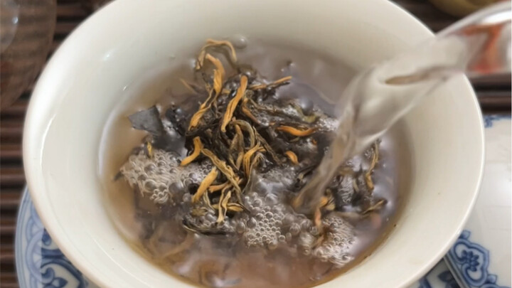 Isn't it common sense to use boiling water to make tea?