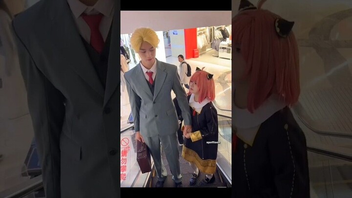 Anya is walking around with her father #spyxfamily #cosplay
