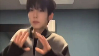 قام تسانغ وي تشن من ZB1 بإعادة رقص أغنيتي RIIZE Talk Saxy+Siren خلال البث المباشر أمس.