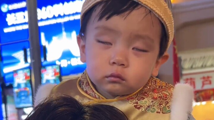 ชุดนี้ทำให้นึกถึงปีใหม่นิดหน่อย ฮ่าๆๆๆๆๆๆๆ