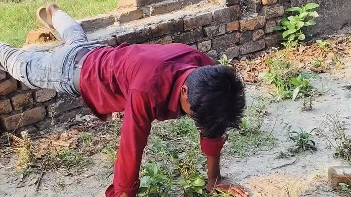 Hawa Me Pushup 😂😂 Funny Comedy #Comedy #Funny