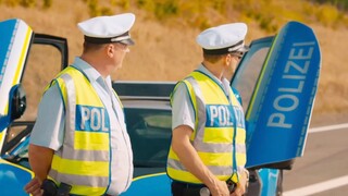 当赛车狂人遇上硬核交警