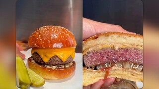 Burger daging sapi giling New York terbaik ini telah disukai jutaan orang di internet. Teksturnya su