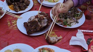 Orang ini pergi ke ratusan desa untuk menantang bibinya