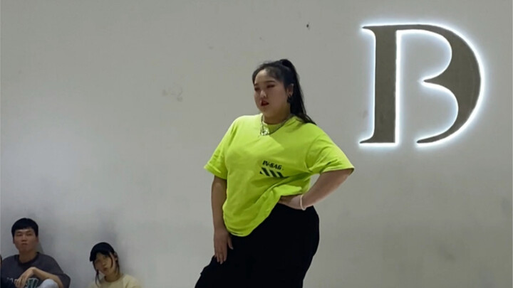 [Mint] A long-awaited dance video—some recent compilations.