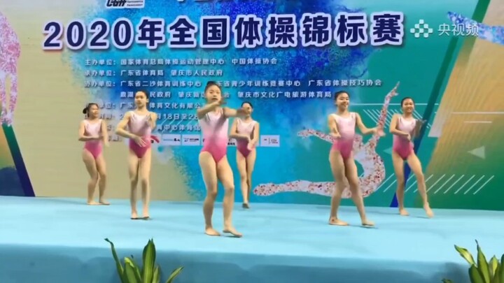 Penampilan tari oleh Ou Yushan, Li Shijia, Yin Sisi, Liu Tingting, dan Chen Yile