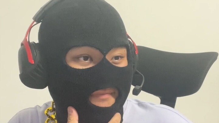 ตอนที่คุณกำลังเล่น CSGO 5v5 ในหอพัก เพื่อนร่วมห้องของคุณก็แบบว่า...