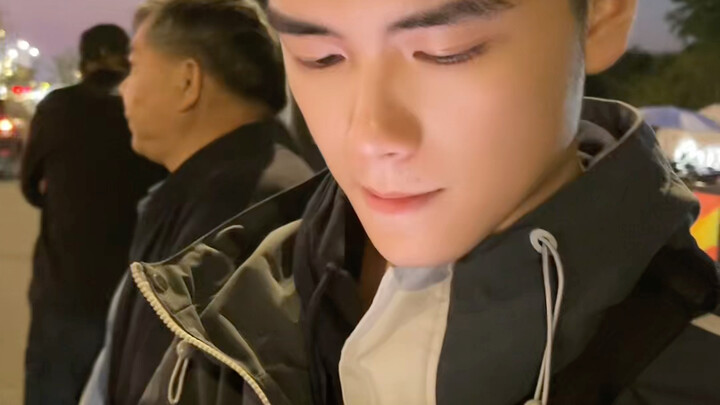 Orang yang serius paling menggemaskan