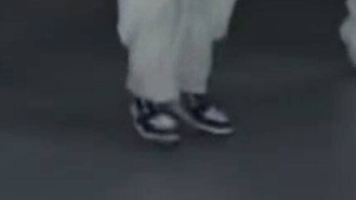 Hwang Hyun-jin, kamu mau apa sih? Langkah kaki ini benar-benar seperti terbang, apakah gravitasi Bum