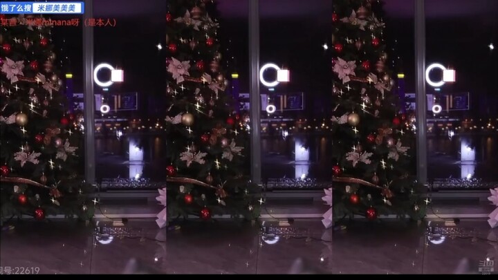 مينا بحمالة سوداء ترقص