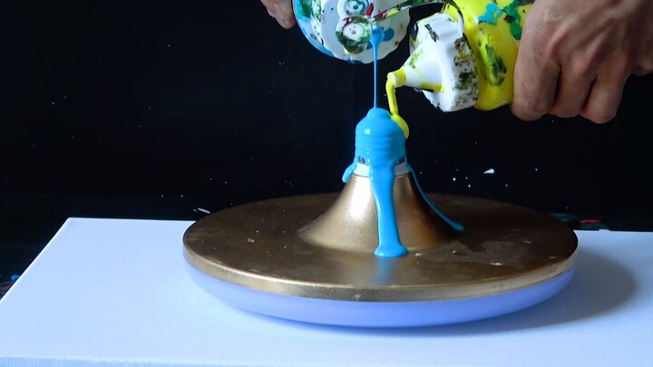 Using blue & yellow paint, & a light bulb to create 2 pieces of art!