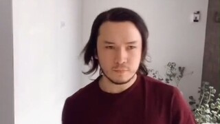 模仿不同男明星走路，大家的小动作他也拿捏住了！
