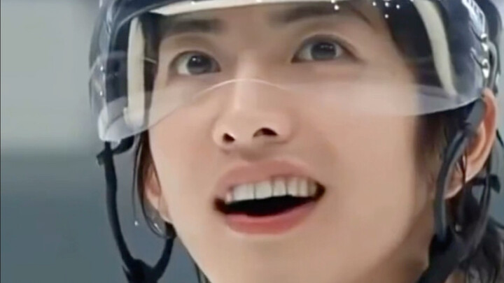 Mysterious singer Ado reveals her face! Turns out she’s the epitome of icy-cute cuteness!