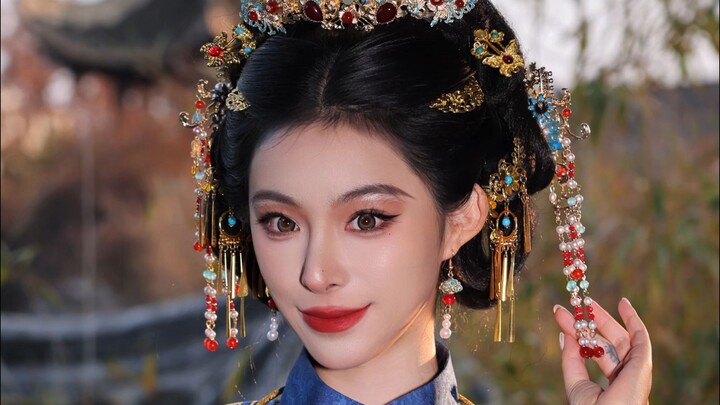 I’ve got “seaweed-like hair” just like the novel’s heroine!