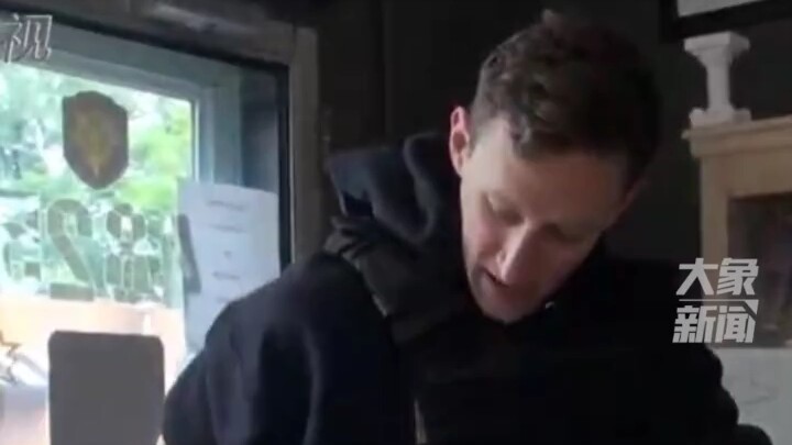 หนุ่มอเมริกันถูกประเทศตัวเองคุกคาม เนื่องจากเขามีหลักฐานล่าสุดเกี่ยวกับเหตุการณ์ฆ่าล้างเผ่าพันธุ์ที่