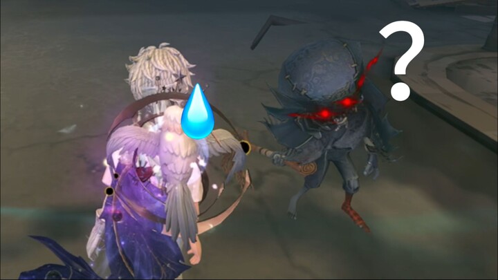 Khi lúng túng, người ta thường giả vờ bận rộn.