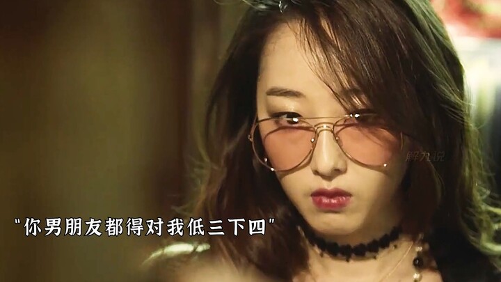 فتاة جميلة ترتدي ملابس ماركات مقلدة تتعرض للنصب على أنها “خنزير مُباع” – فهل هي حقًا خروف مُعدّ للذب